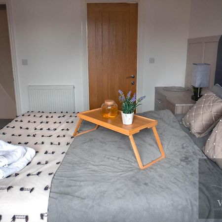 1 Bed House , Free Wifi,Free Parking,Leasure,Business Apartment Swansea Bagian luar foto