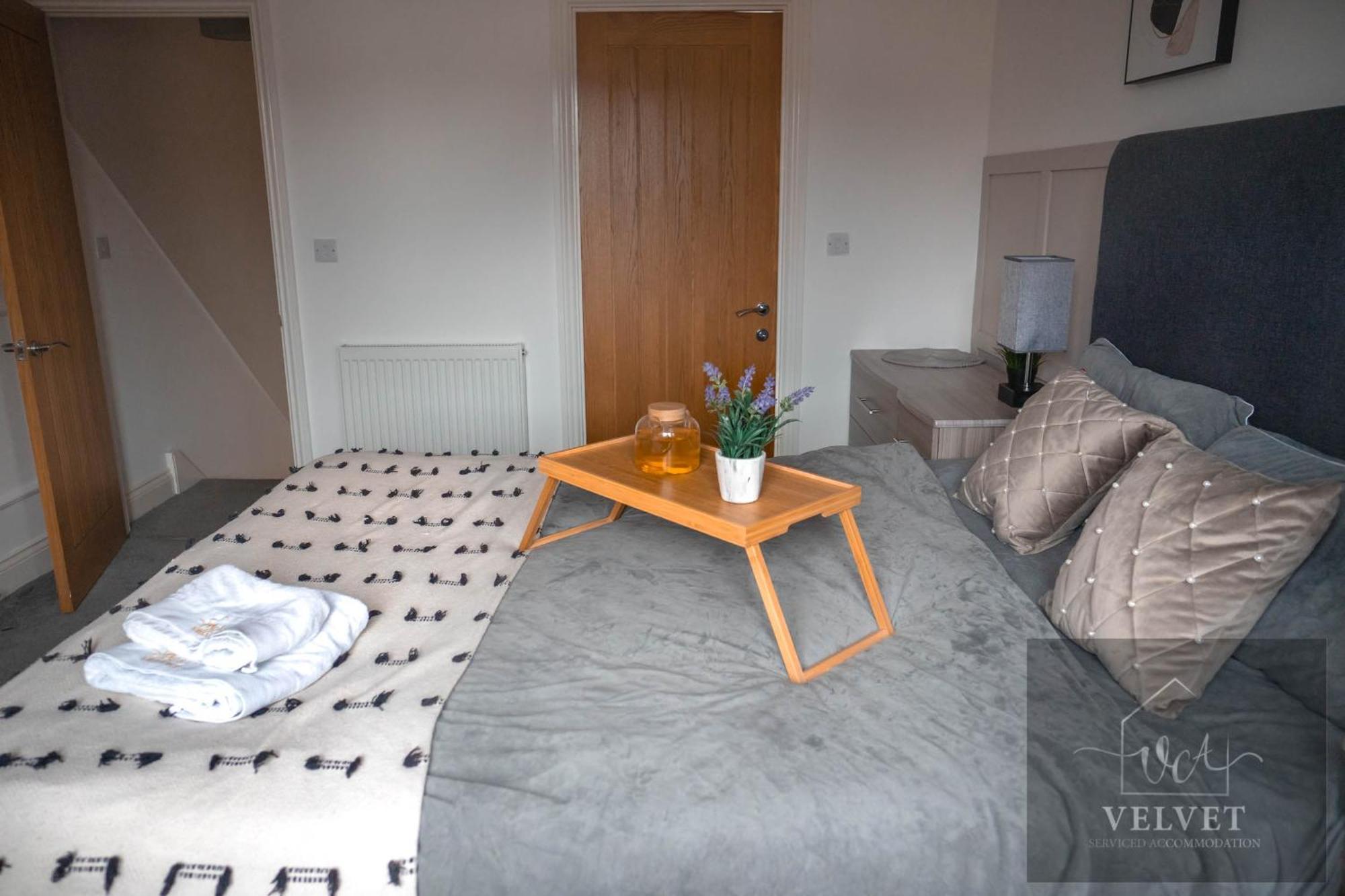 1 Bed House , Free Wifi,Free Parking,Leasure,Business Apartment Swansea Bagian luar foto